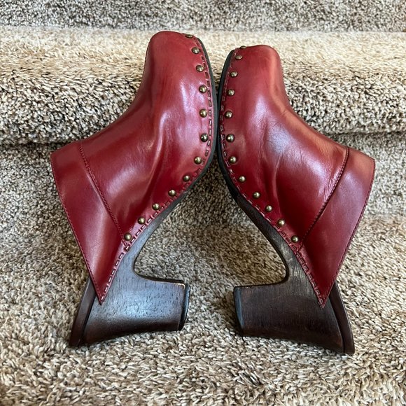 Dansko Women's Burgundy Leather Clogs. - Picture 8 of 12